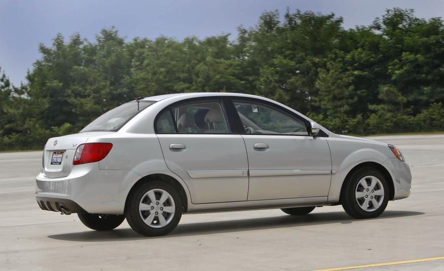  Kia Rio 2010 года  (фото 18 из 21)